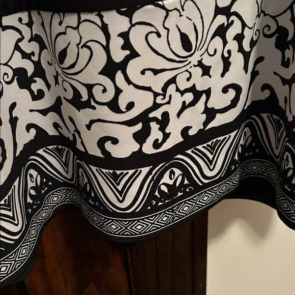 White House Black Market Black and White Patterned Mini Dress - Picture 6 of 8